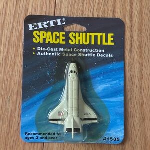 ERTL Space Shuttle 1535 Diecast NEW
